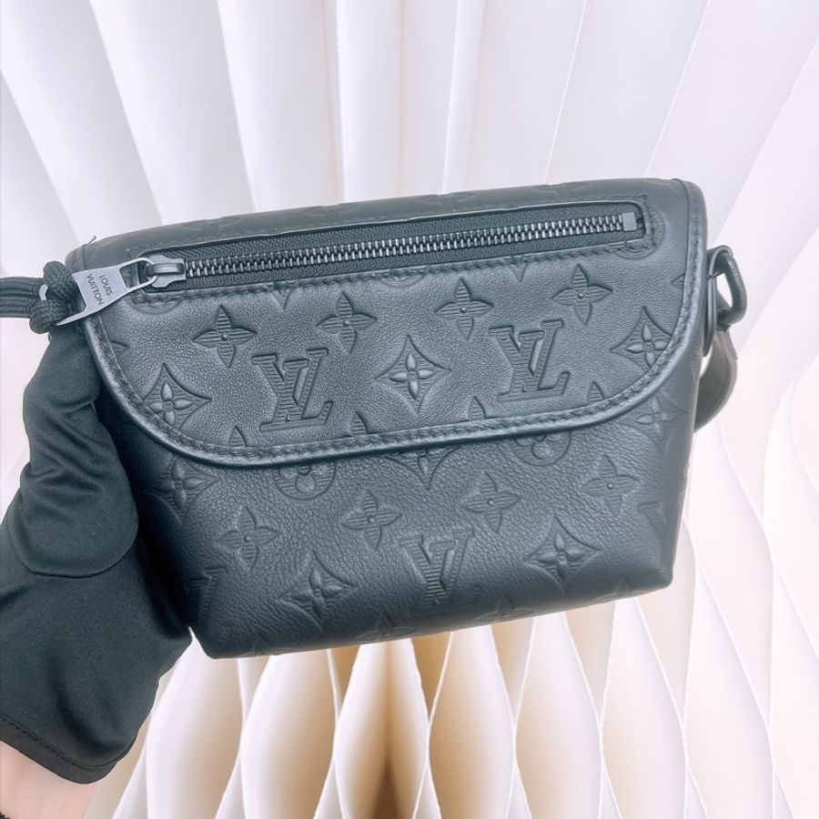 Lv pulse wearbale wallet black 黑色銀包袋-10