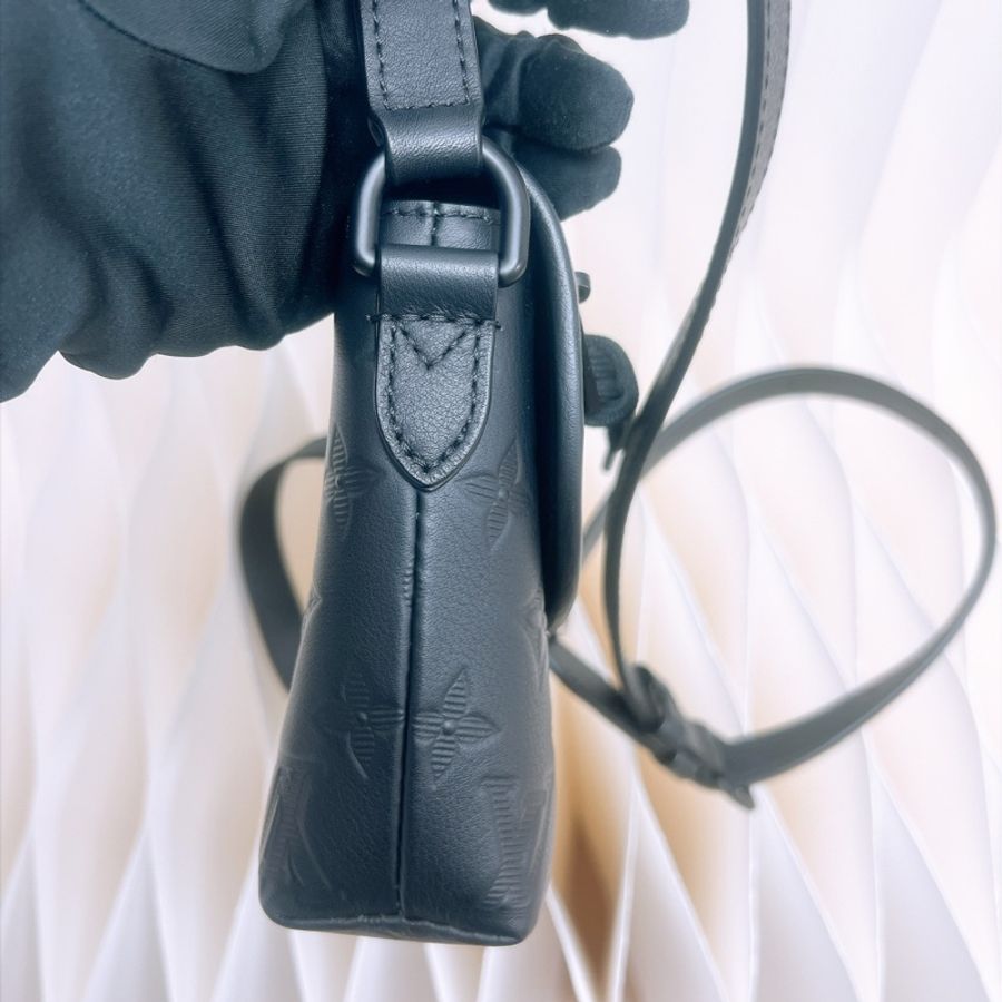 Lv pulse wearbale wallet black 黑色銀包袋-13
