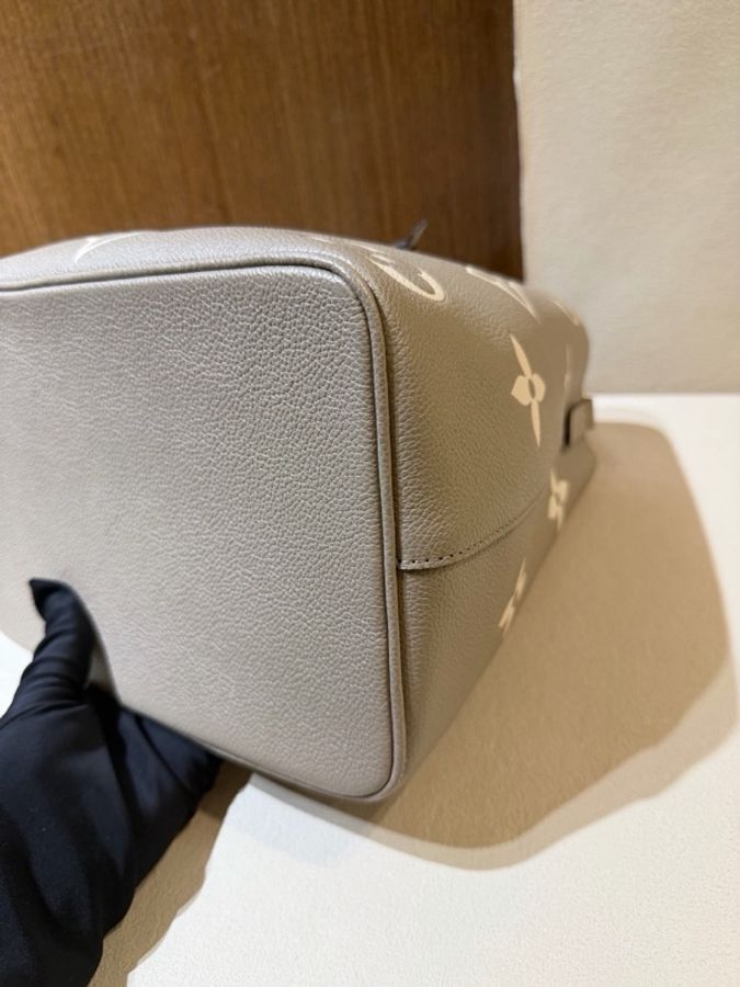 Louis Vuitton 路易威登 芯片款 Neonoe 大象灰壓花水桶包 兩條可拆卸肩帶-6