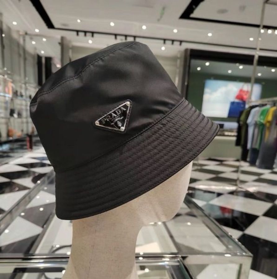 PRADA Re-Nylon 漁夫帽 三角鐵牌 LOGO 黑色 二手 附原廠盒子 紙袋 尺寸:L-0