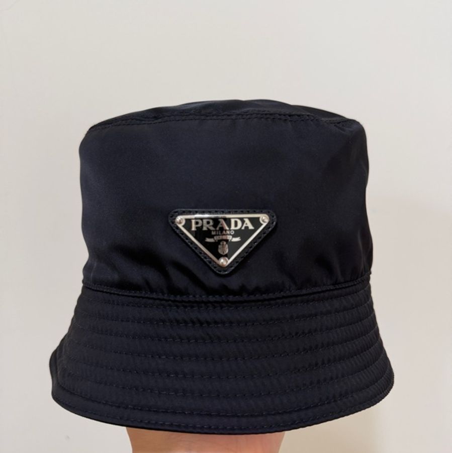 PRADA Re-Nylon 漁夫帽 三角鐵牌 LOGO 黑色 二手 附原廠盒子 紙袋 尺寸:L-10