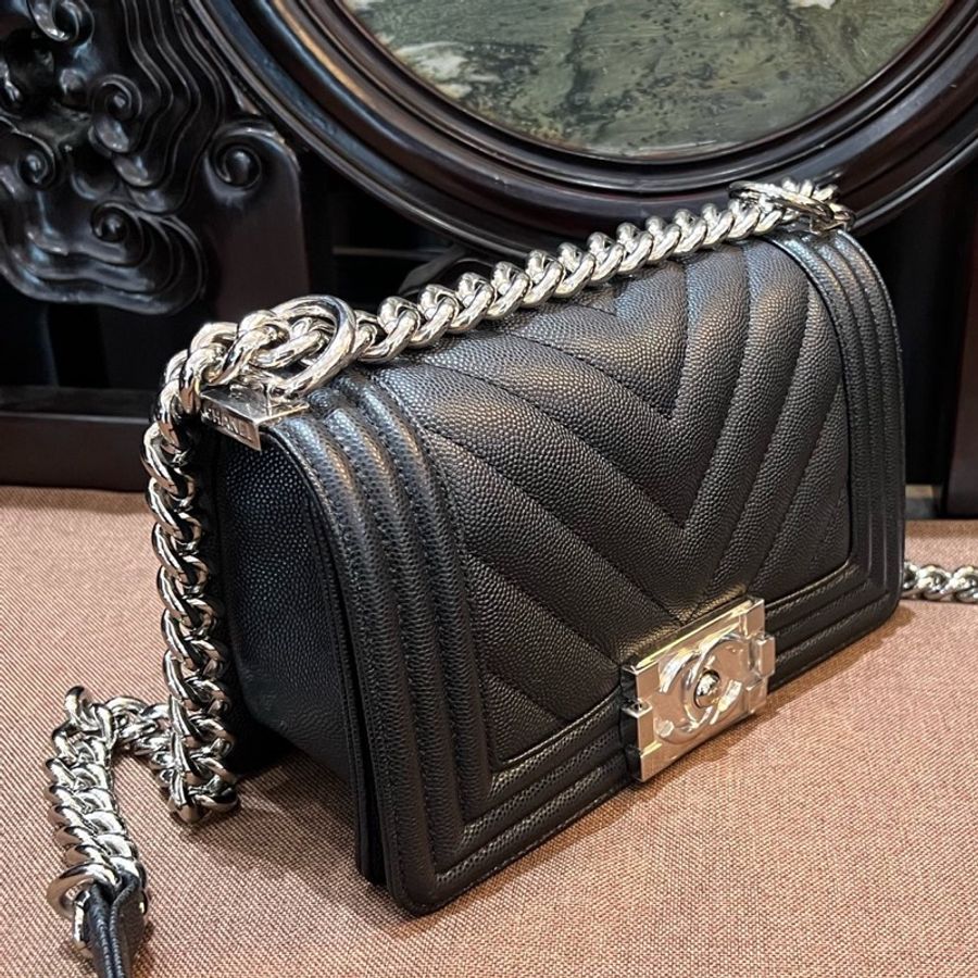 99新 閒置品 Chanel香奈兒 V紋leboy小號 黑銀/魚子醬 荔枝牛皮,鐳射29開-2
