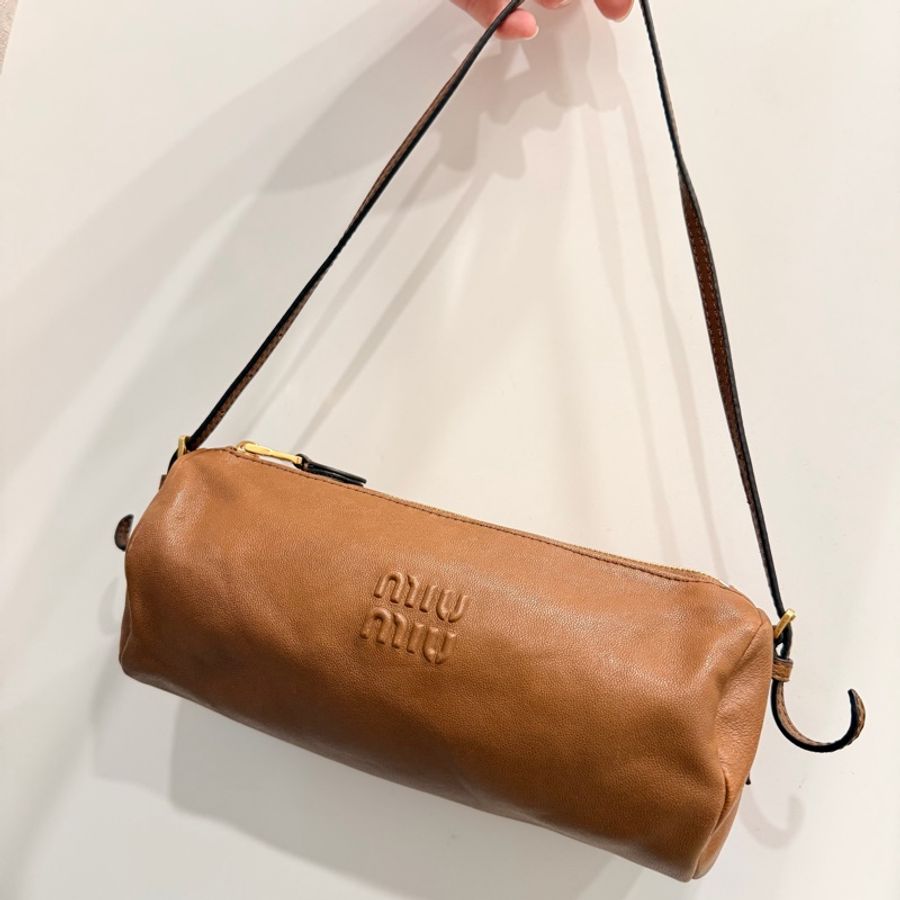MIU MIU 皮革 圓筒包 筆筒包 肩背包 棕-1