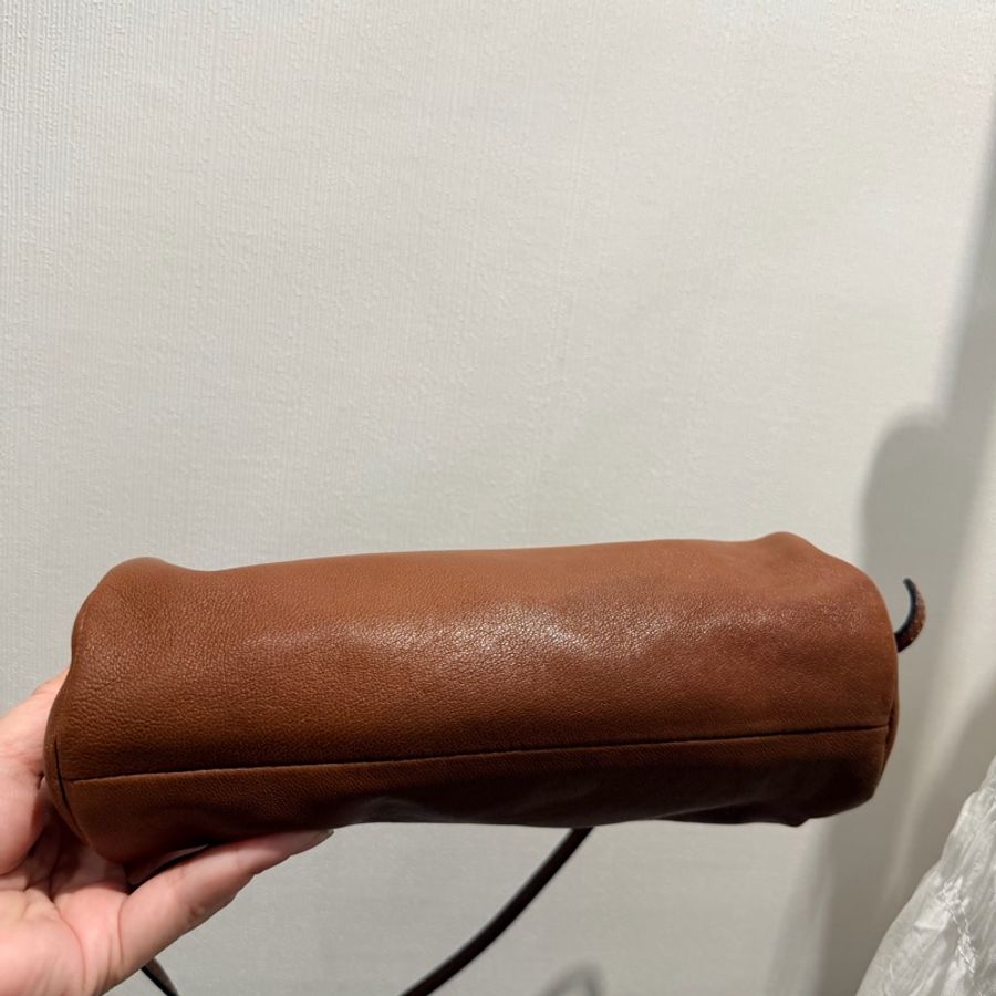 MIU MIU 皮革 圓筒包 筆筒包 肩背包 棕-3