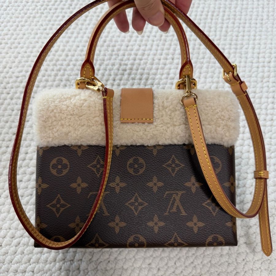 Louis Vuitton • 經典老花拼羊羔毛Locky Bb 鎖頭包Taddy-2