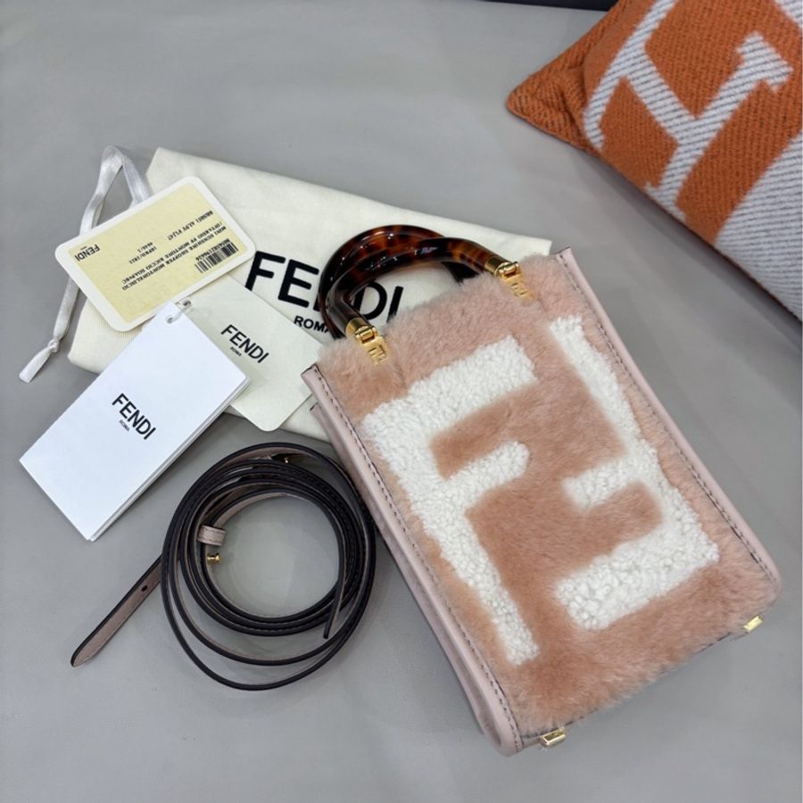 Fendi • 經典FF羊羔毛迷你托特包 閒置帶膜-1