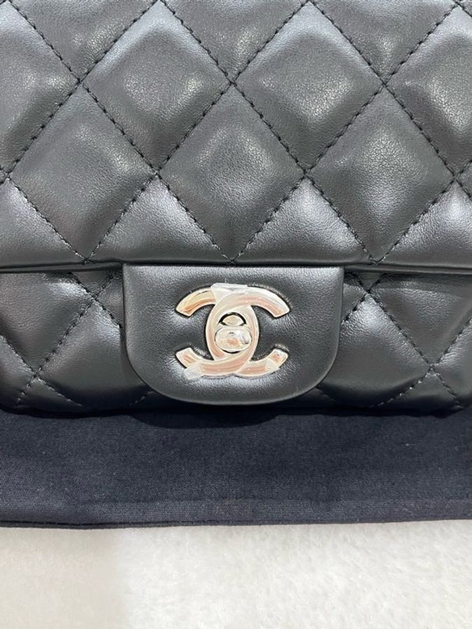 Chanel • 經典黑銀羊皮Cf腰包 帶膜✨-3