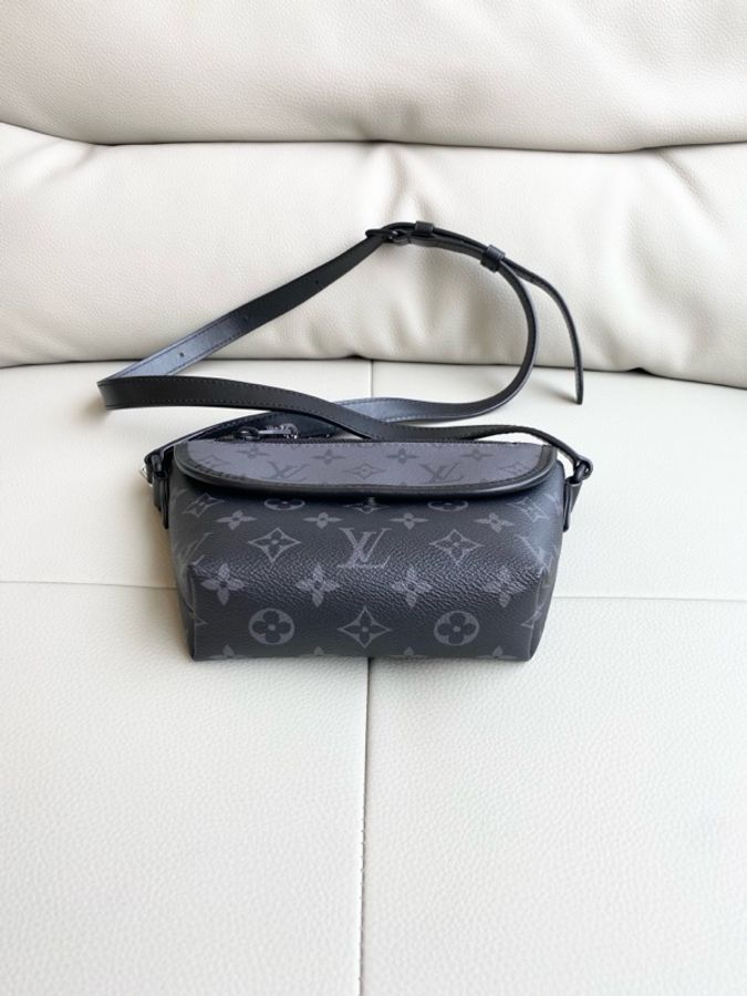 Louis Vuitton • 經典Pulse 灰黑拚色老花郵差包-6