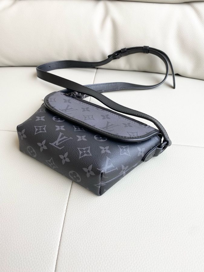 Louis Vuitton • 經典Pulse 灰黑拚色老花郵差包-8