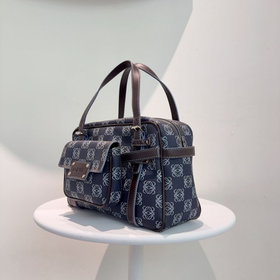 Loewe Vintage 二合一保齡球包 包身牛仔藍老花logo-2