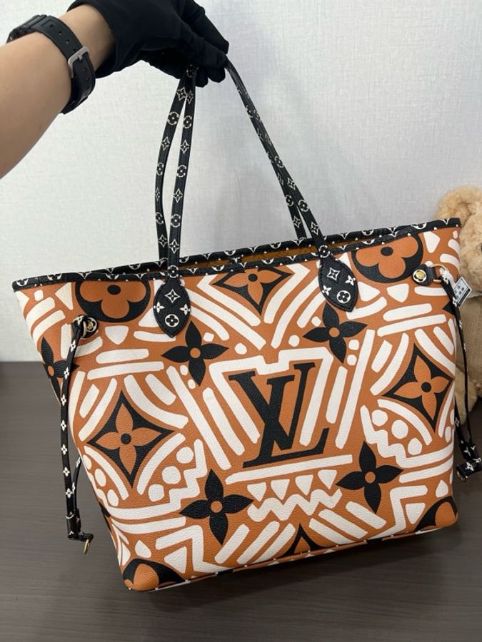 LV/路易威登 叢林限定塗鴉中號never full 斜挎包-1