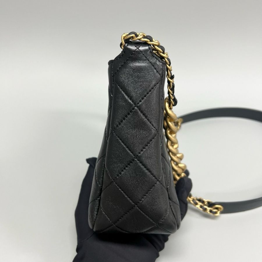 Chanel 香奈兒 芯片款22P黑近羊皮粗鏈條hobo 嬉皮包-10