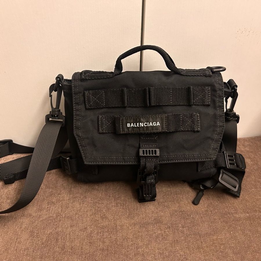 BALENCIAGA 黑色 斜背包 mini messenger bag-0