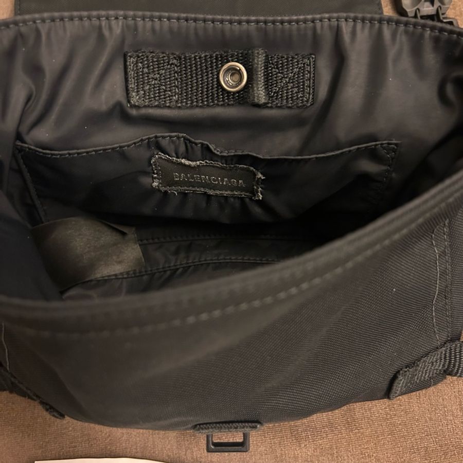 BALENCIAGA 黑色 斜背包 mini messenger bag-6
