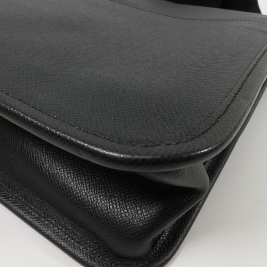 LOUIS VUITTON Taiga Alexei肩背袋-14