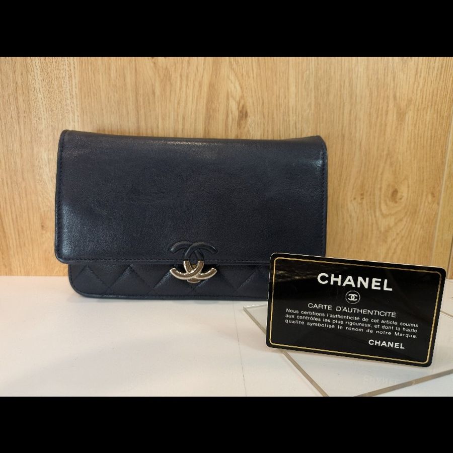 Chanel 深藍色古巴扣WOC-5