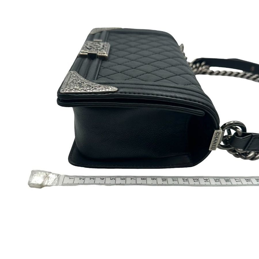 【美收精品】CHANEL Paris-Dallas 限定款 Boy 肩背包 C-812【隔月月中將轉賣至日本 上架期限30天】-17