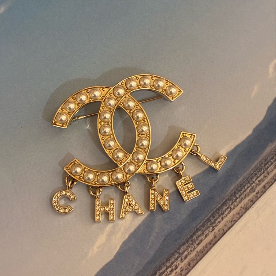 Chanel 淡金雙C珍珠字母logo胸針✨-1
