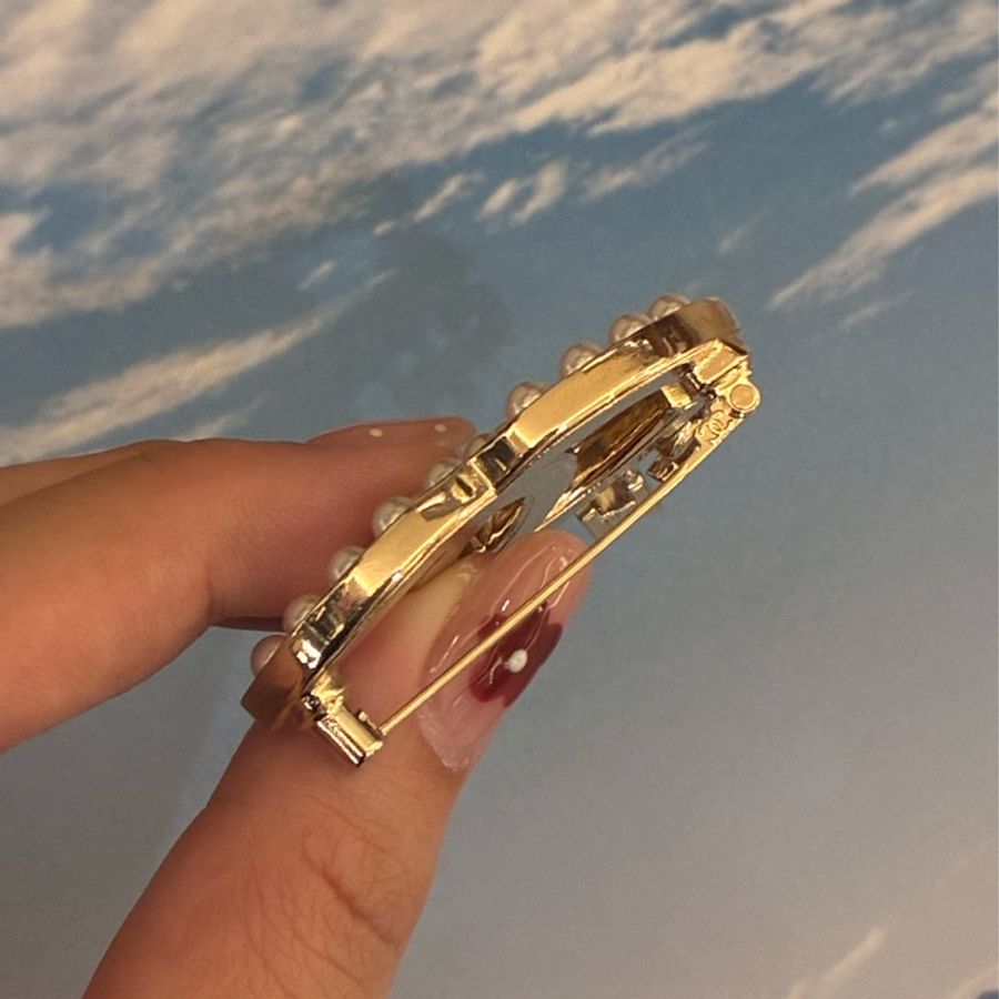 Chanel 淡金雙C珍珠字母logo胸針✨-4