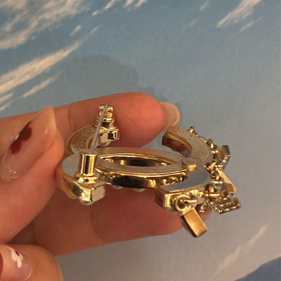 Chanel 淡金雙C珍珠字母logo胸針✨-6