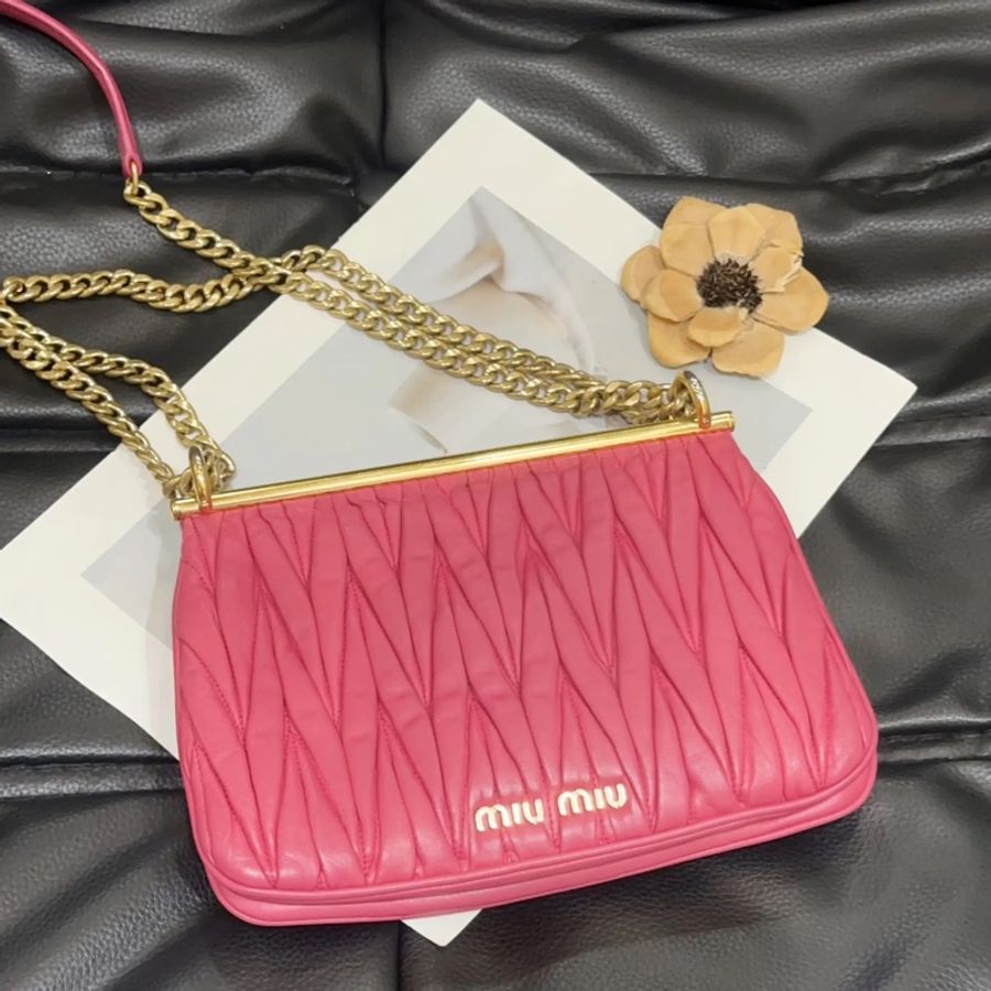 MIUMIU 中古 粉色 羊皮 褶皺 斜挎包95新-1