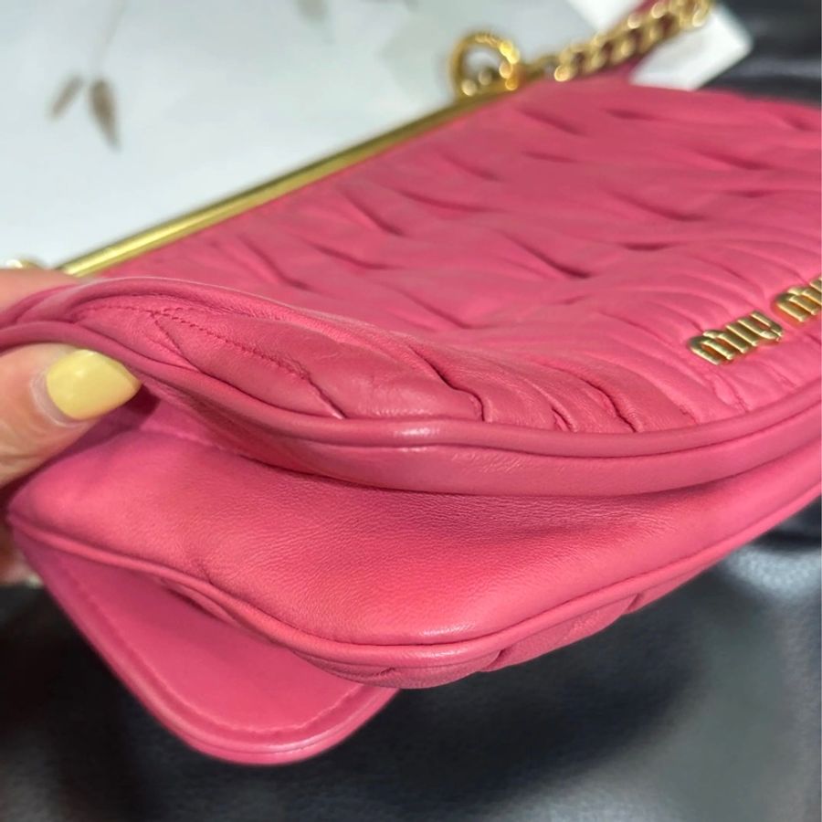 MIUMIU 中古 粉色 羊皮 褶皺 斜挎包95新-4