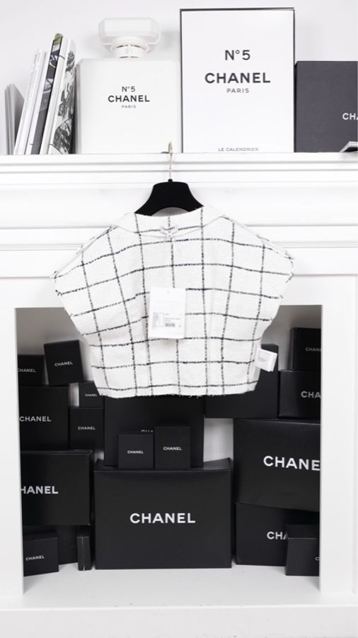 Chanel 19年沙滩系列黑白格纹琉璃扣落肩袖crop短袖-4