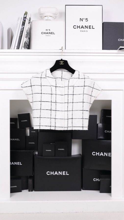 Chanel 19年沙滩系列黑白格纹琉璃扣落肩袖crop短袖-6