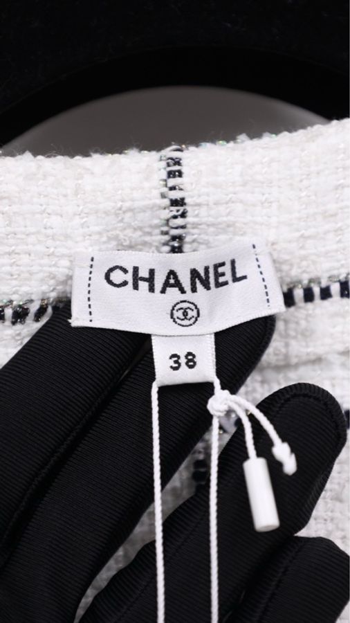 Chanel 19年沙滩系列黑白格纹琉璃扣落肩袖crop短袖-12
