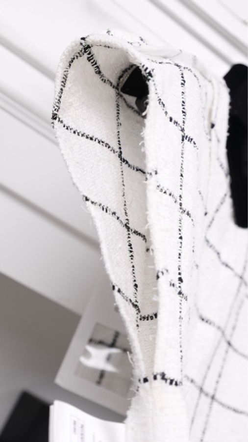Chanel 19年沙滩系列黑白格纹琉璃扣落肩袖crop短袖-18