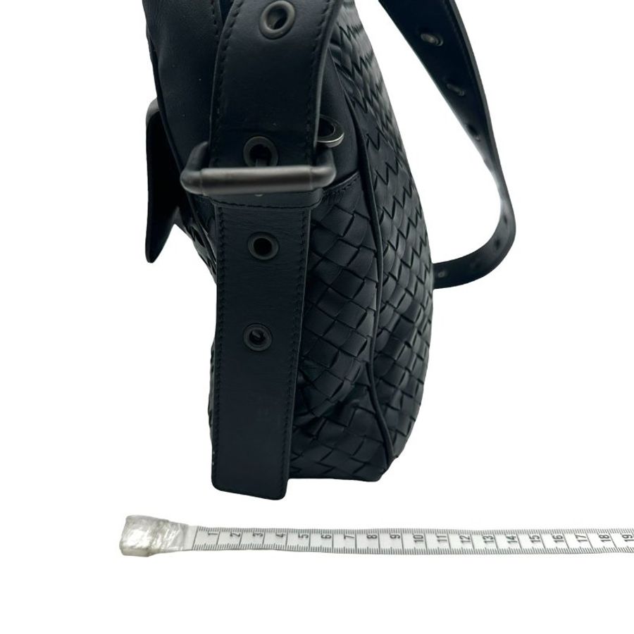【美收精品】Bottega Veneta 黑色 Intrecciato 編織皮革信差包 C-802【隔月月中將轉賣至日本 上架期限30天】-17