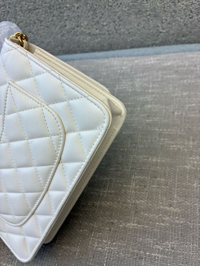 Chanel 香奈兒 白色亞克力手柄woc 尺寸:19*12cm-17