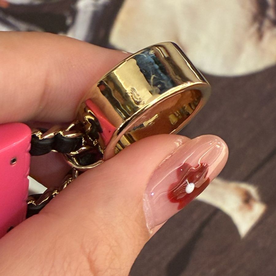 Chanel 粉色小包包淡金寬版戒指💍55-11