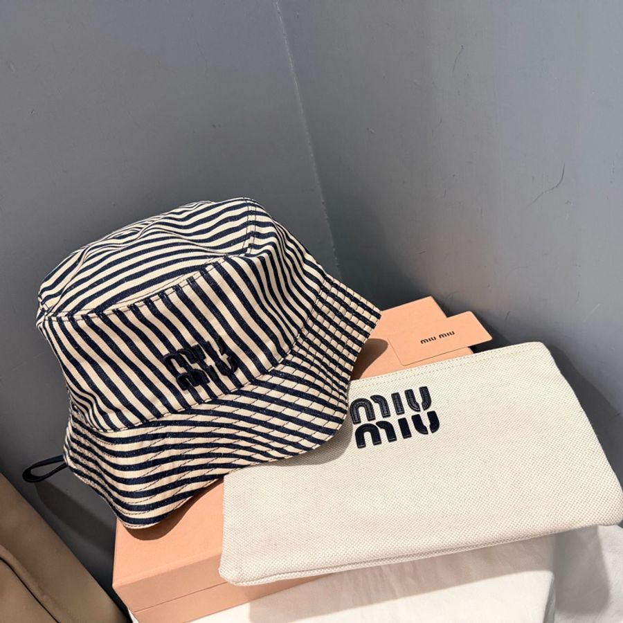 Miu Miu 直條紋漁夫帽+收納袋 2件組-0
