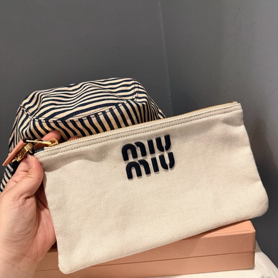 Miu Miu 直條紋漁夫帽+收納袋 2件組-9