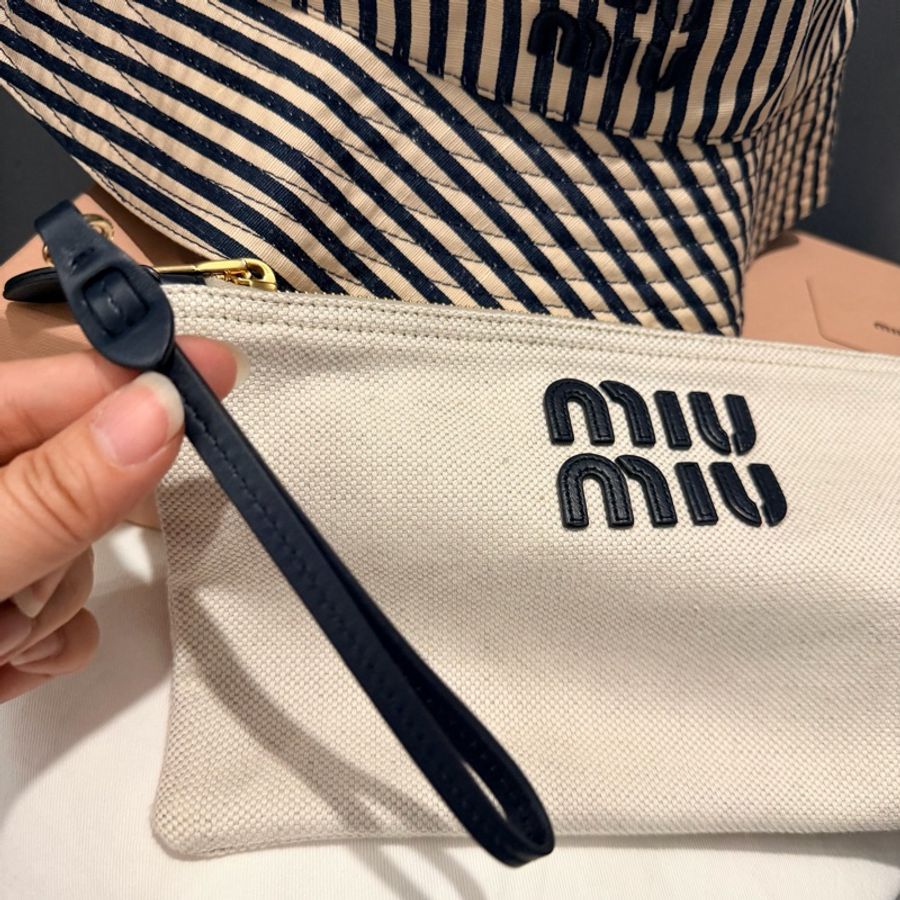Miu Miu 直條紋漁夫帽+收納袋 2件組-13