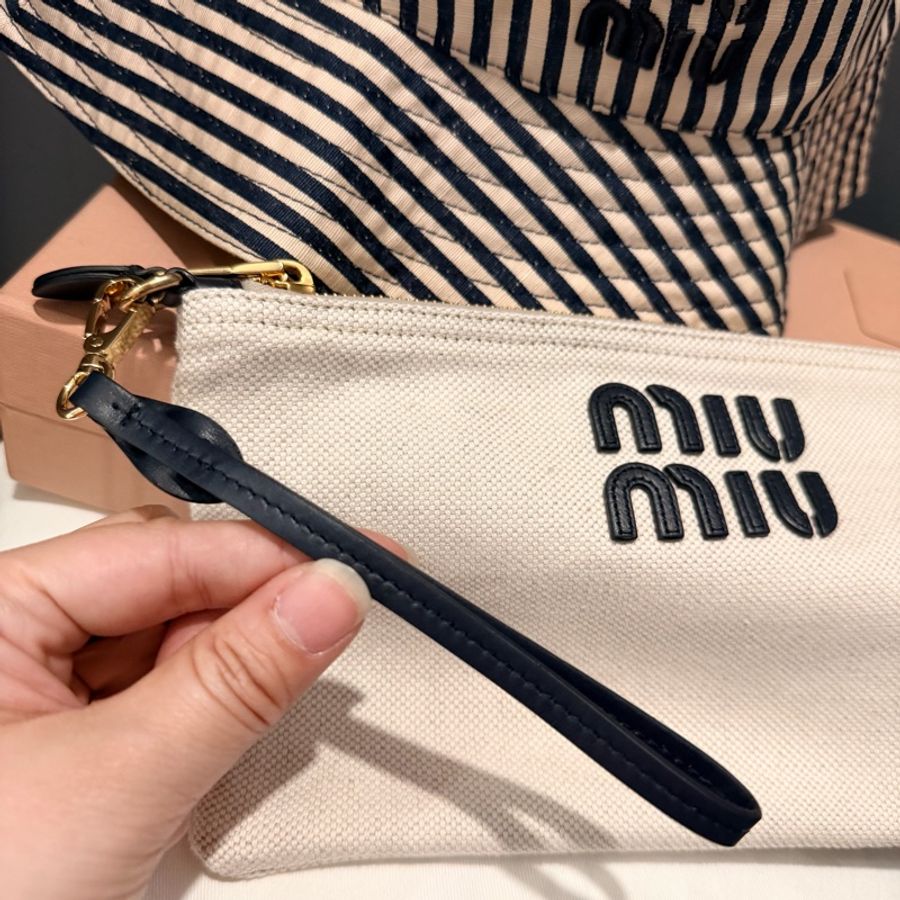 Miu Miu 直條紋漁夫帽+收納袋 2件組-14