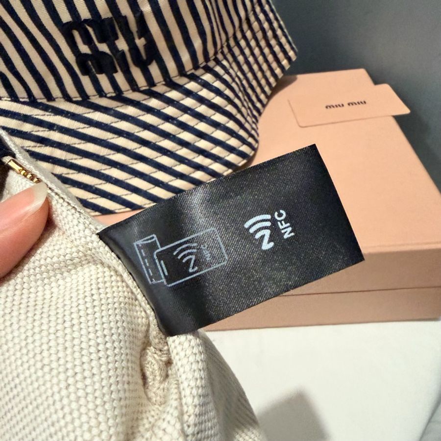 Miu Miu 直條紋漁夫帽+收納袋 2件組-21