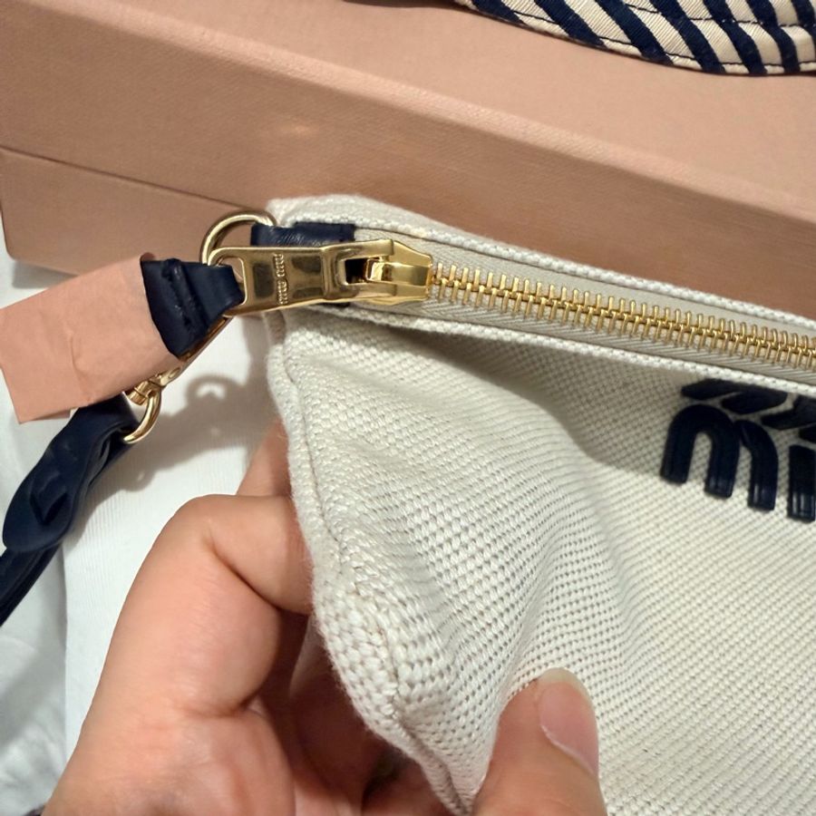 Miu Miu 直條紋漁夫帽+收納袋 2件組-22