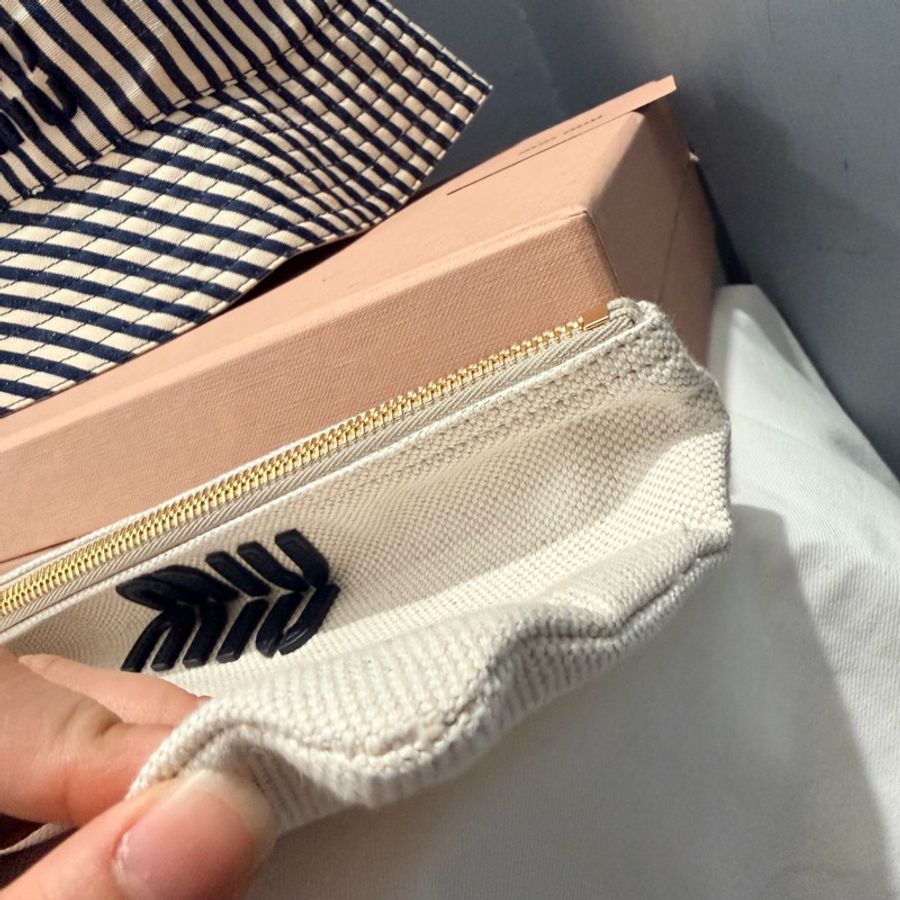 Miu Miu 直條紋漁夫帽+收納袋 2件組-23