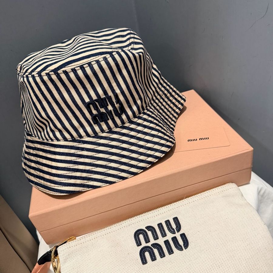 Miu Miu 直條紋漁夫帽+收納袋 2件組-26