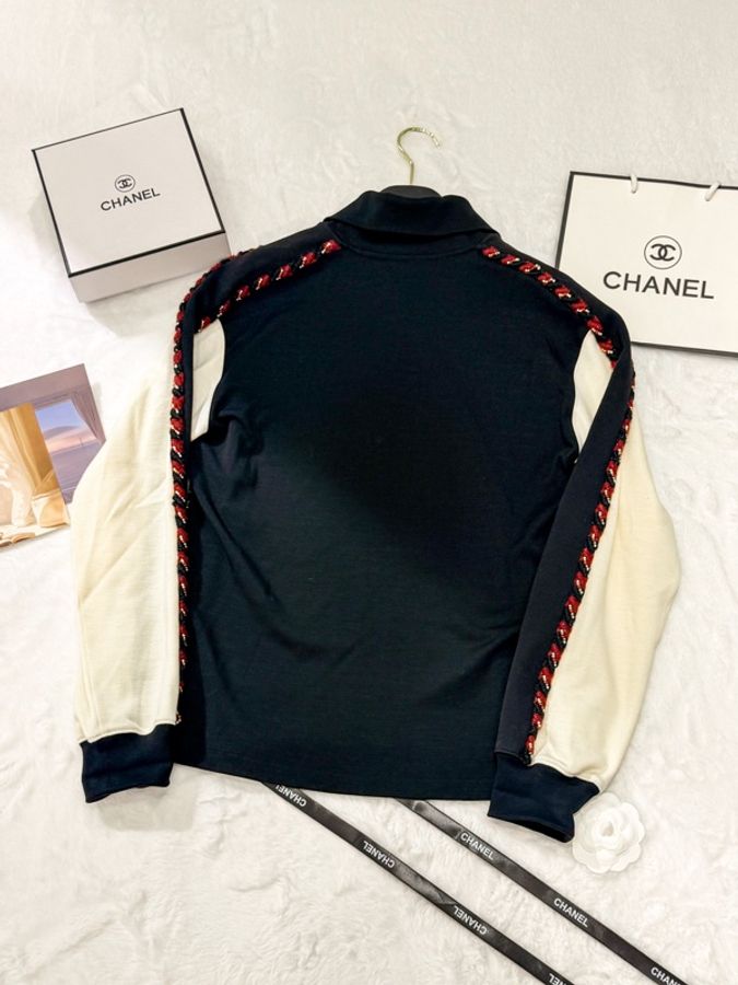 CHANEL 23A Dakar秀黑底鑽石釘珠長袖Polo針織上衣 Size34/36-7