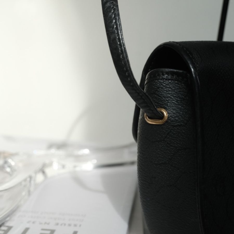 Dior 1980s Vintage Christian Dior 黑色蜂巢紋半月斜背包-3