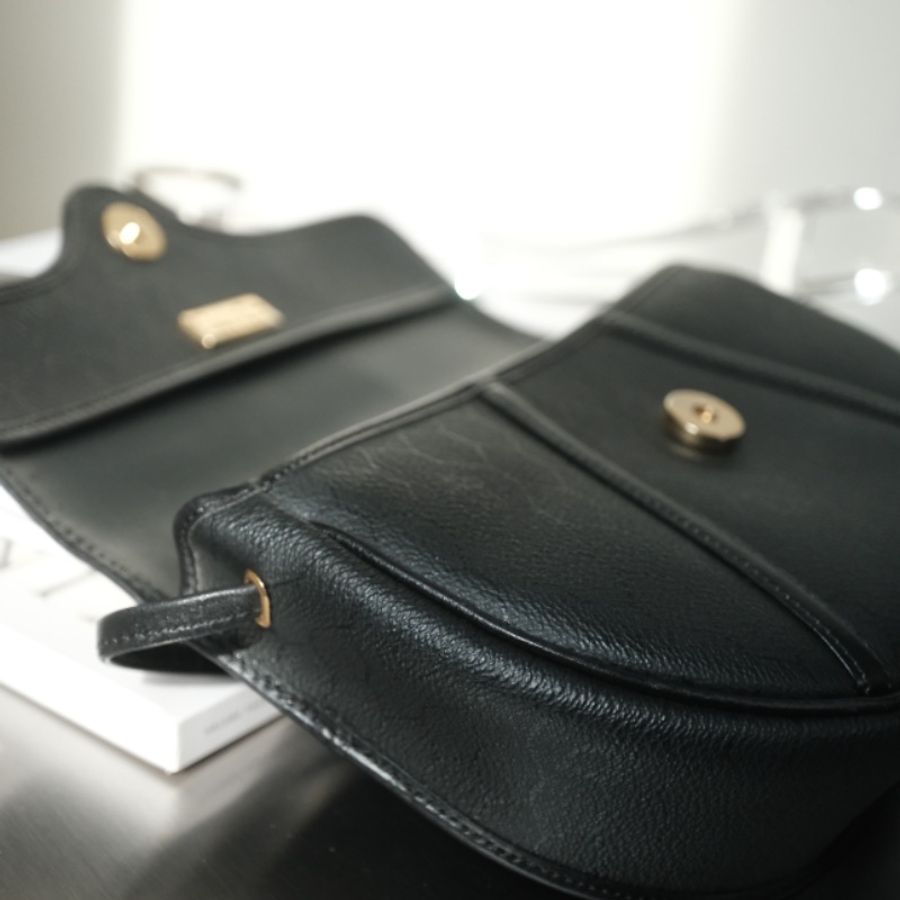 Dior 1980s Vintage Christian Dior 黑色蜂巢紋半月斜背包-8