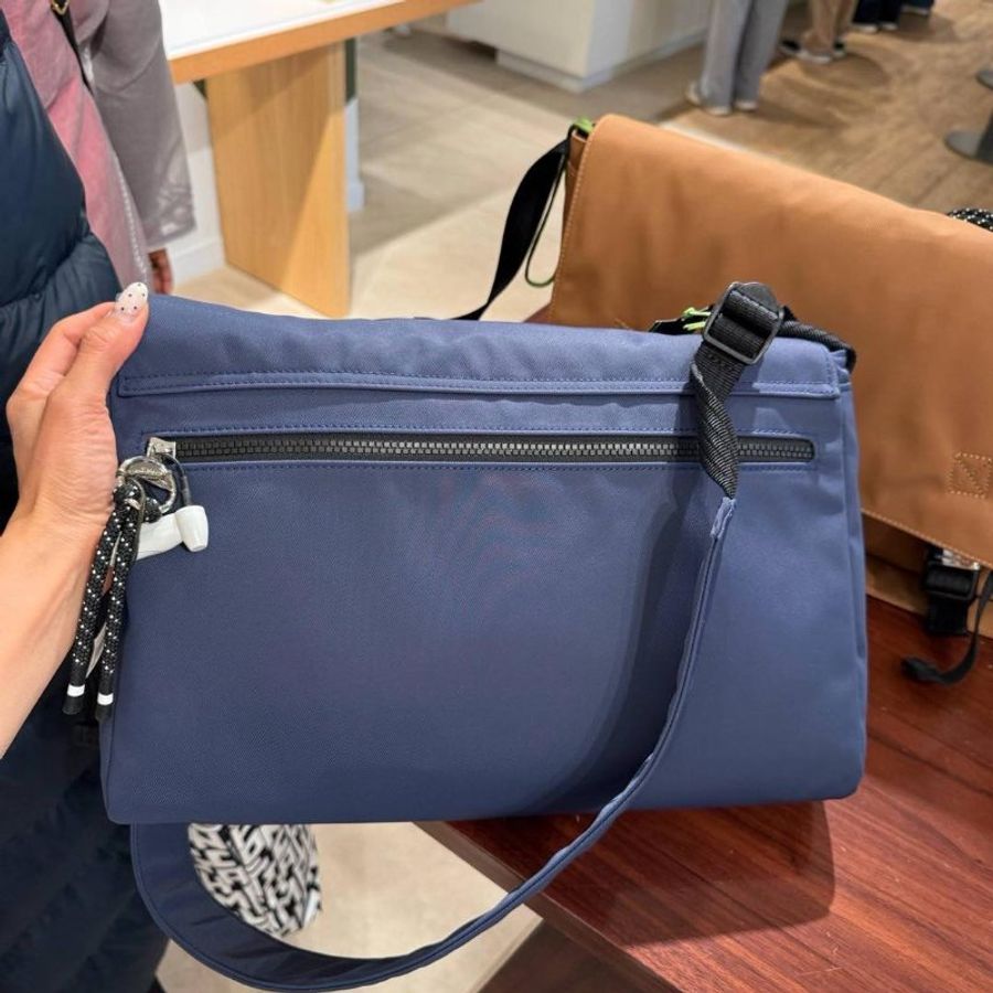 【現貨】Longchamp 再生帆布尼龍翻蓋郵差包-深藍-5