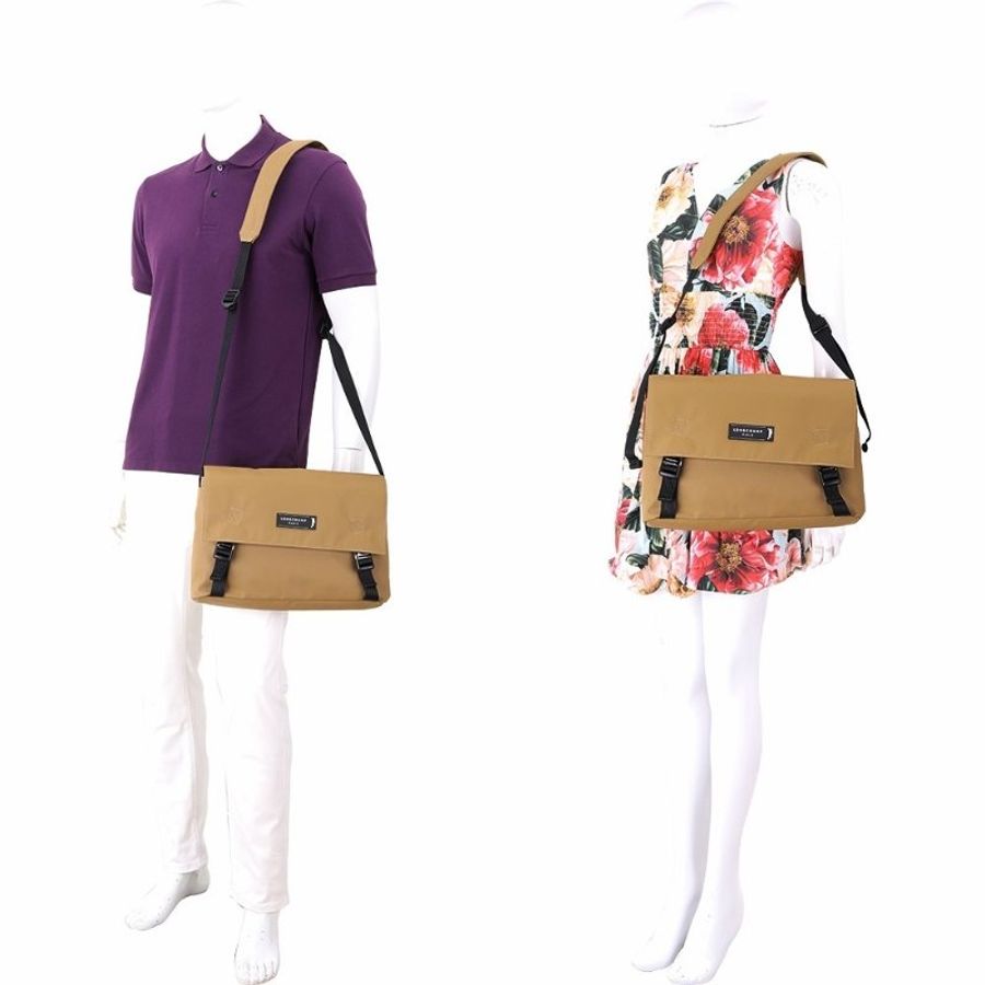 【現貨】Longchamp 再生帆布尼龍翻蓋郵差包-米咖-0