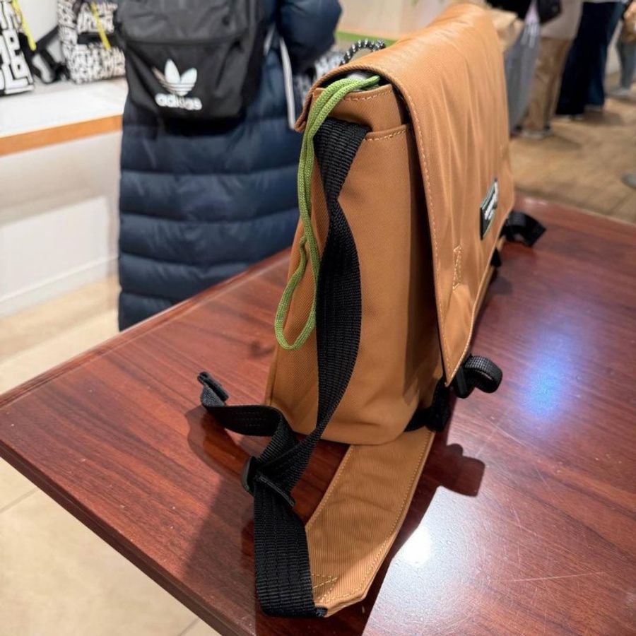 【現貨】Longchamp 再生帆布尼龍翻蓋郵差包-米咖-3