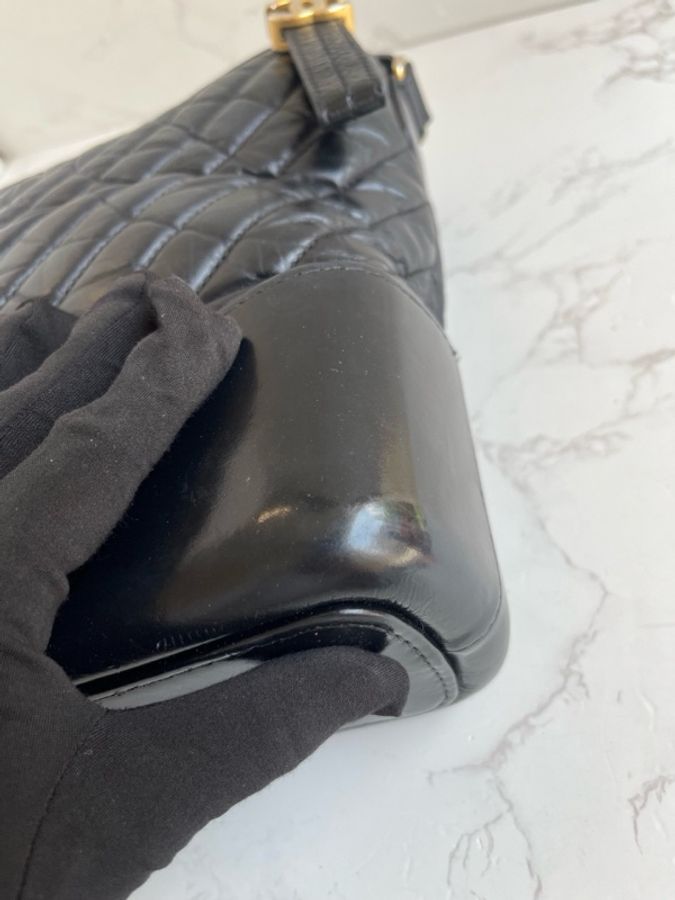 Chanel • 經典Gabrielle 黑金山形紋牛皮流浪包 中號-3
