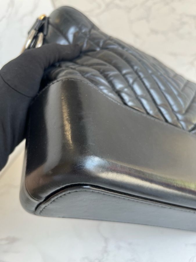 Chanel • 經典Gabrielle 黑金山形紋牛皮流浪包 中號-4