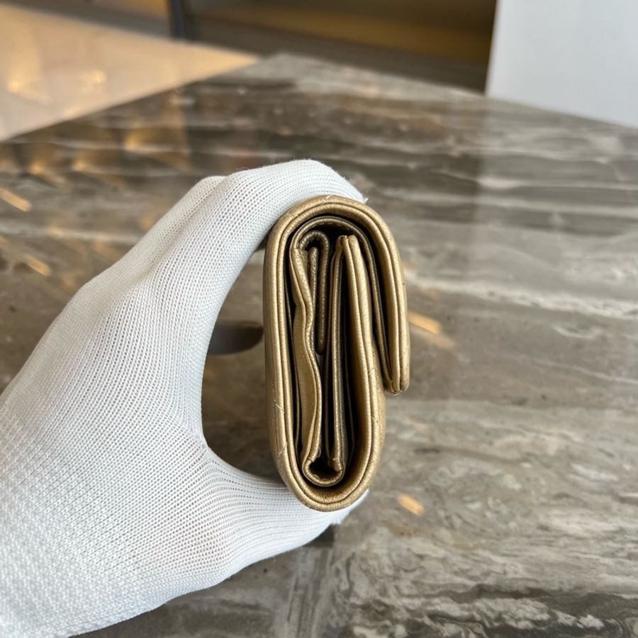 Chanel • 金色金釦羊皮19三折短夾-3